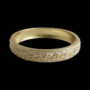 PINK PINEAPPLE Gold Cuff Bracelet w Ivory Enamel Gold Coral Design R $29